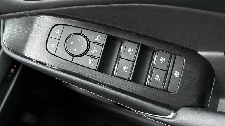 Nissan Qashqai 1.3 DiG-T MH N-Connecta 5dr Petrol Hatchback